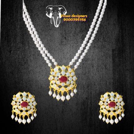 Pearl necklace set with earrings