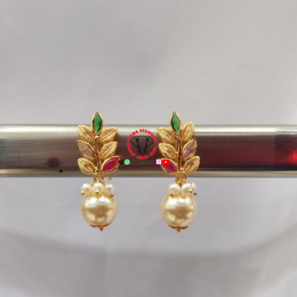 Earrings with pearl