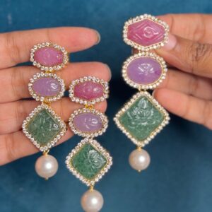 Carved pendent set