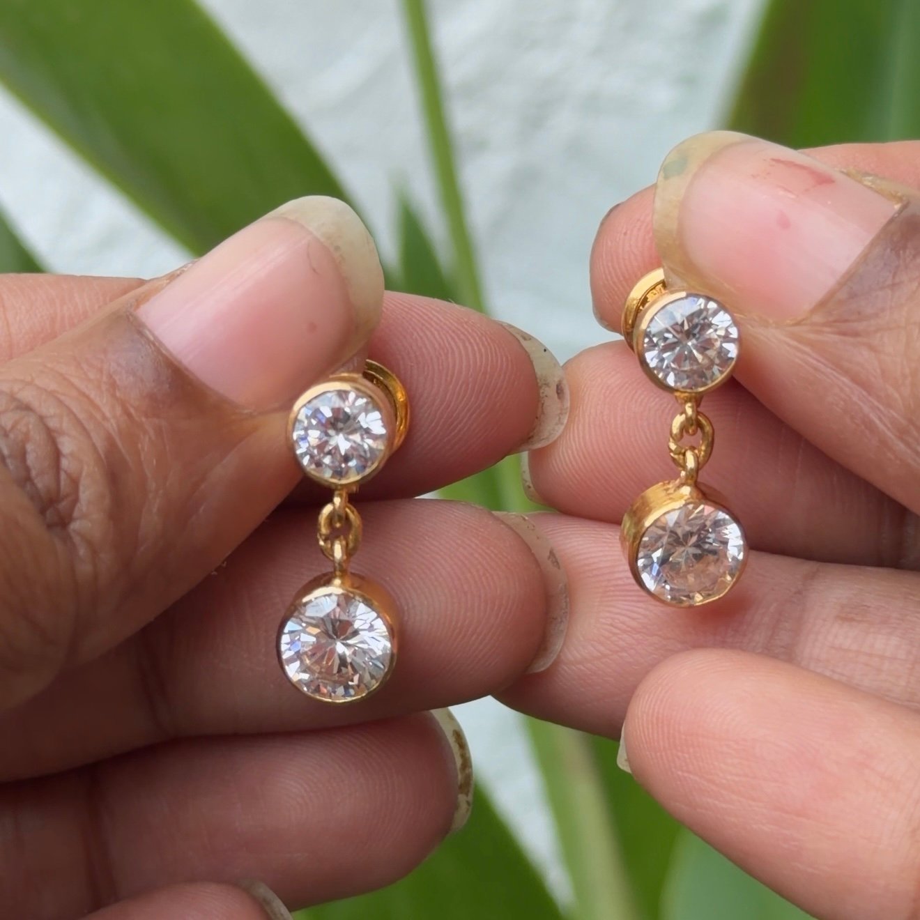 White stone earrings - Image 5